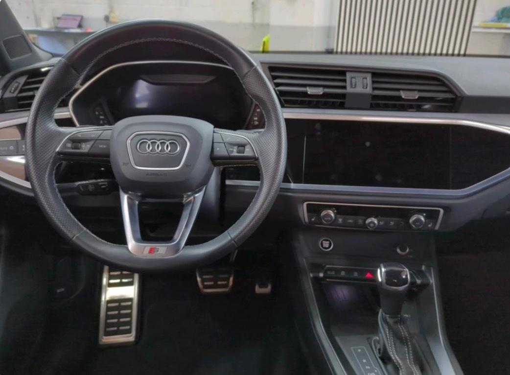Audi Q3 2022 г. Серый, пробег 39900 км