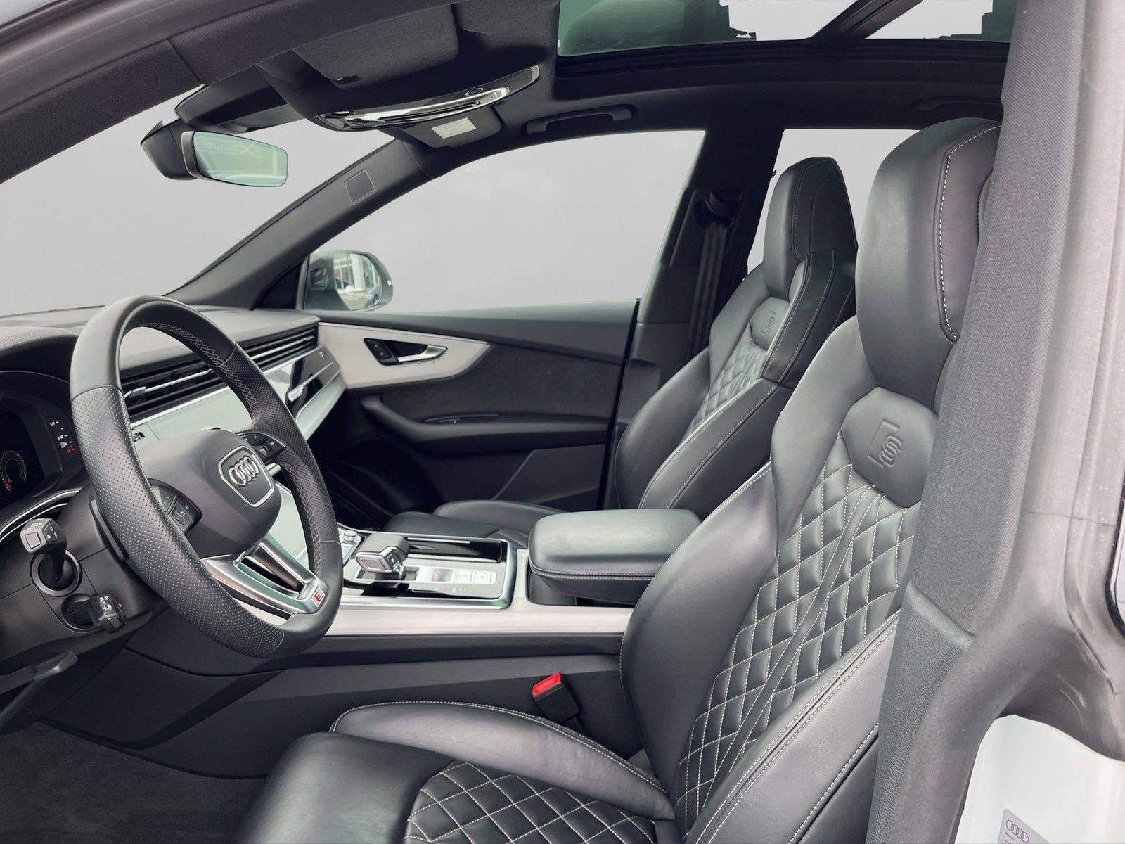 Audi SQ8 2022 г. Белый, пробег 43286 км
