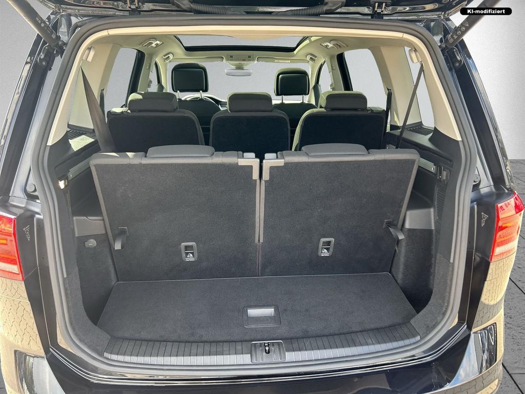 Volkswagen Touran 2024 г. Чёрный, пробег 28620 км