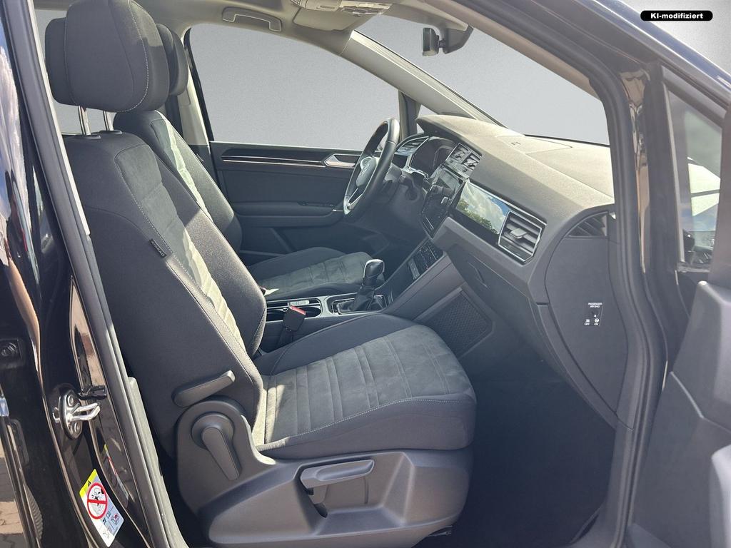 Volkswagen Touran 2024 г. Чёрный, пробег 28620 км