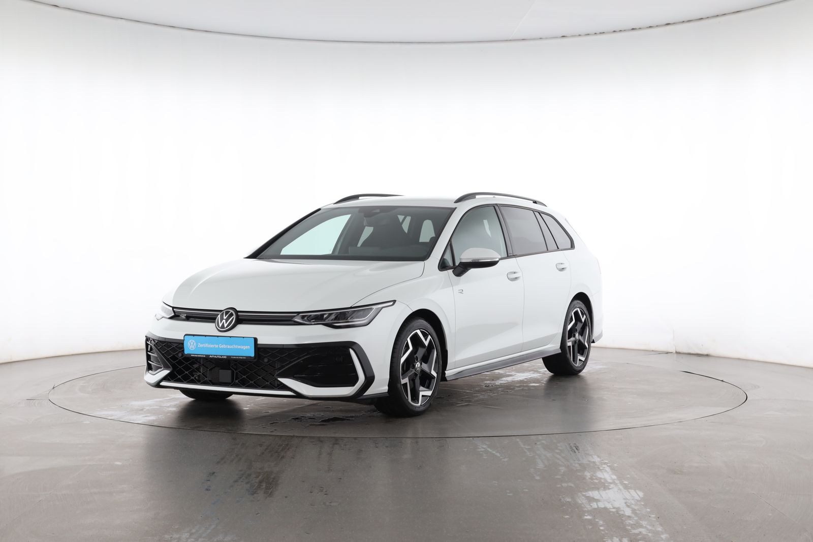 Volkswagen Golf 2025 г. Белый, пробег 13857 км