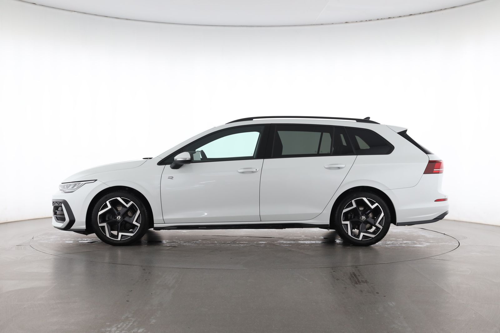 Volkswagen Golf 2025 г. Белый, пробег 13857 км