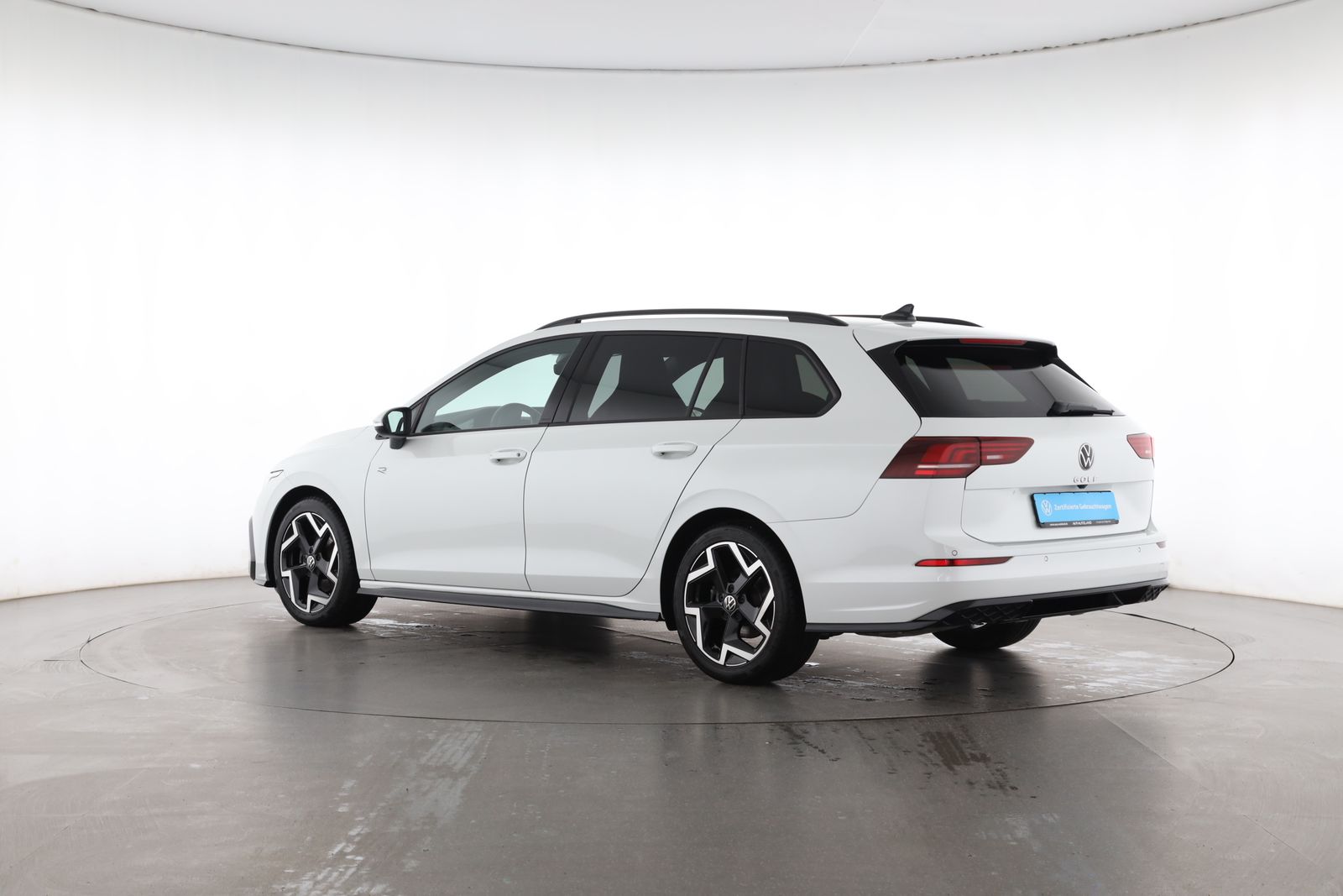 Volkswagen Golf 2025 г. Белый, пробег 13857 км