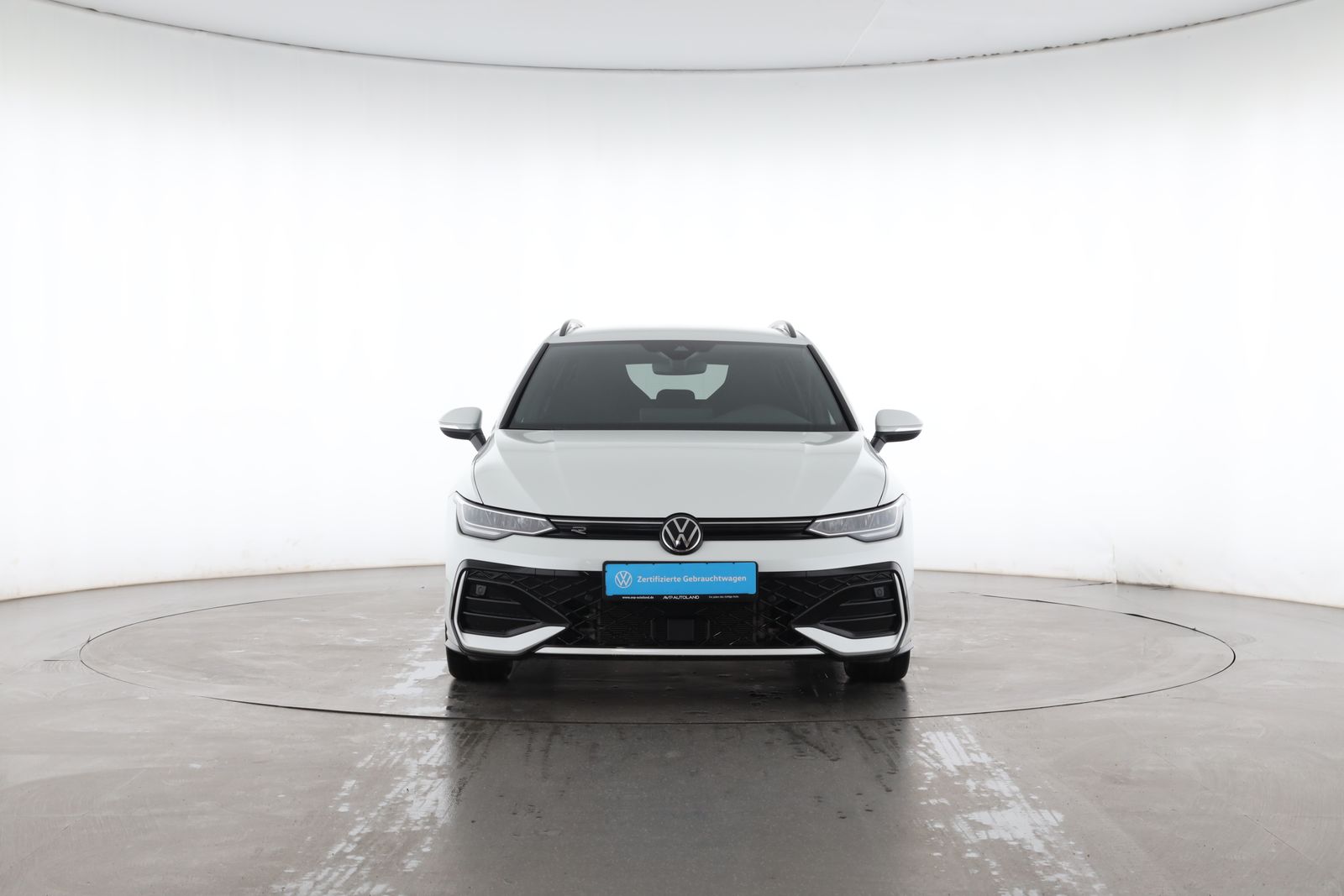 Volkswagen Golf 2025 г. Белый, пробег 13857 км