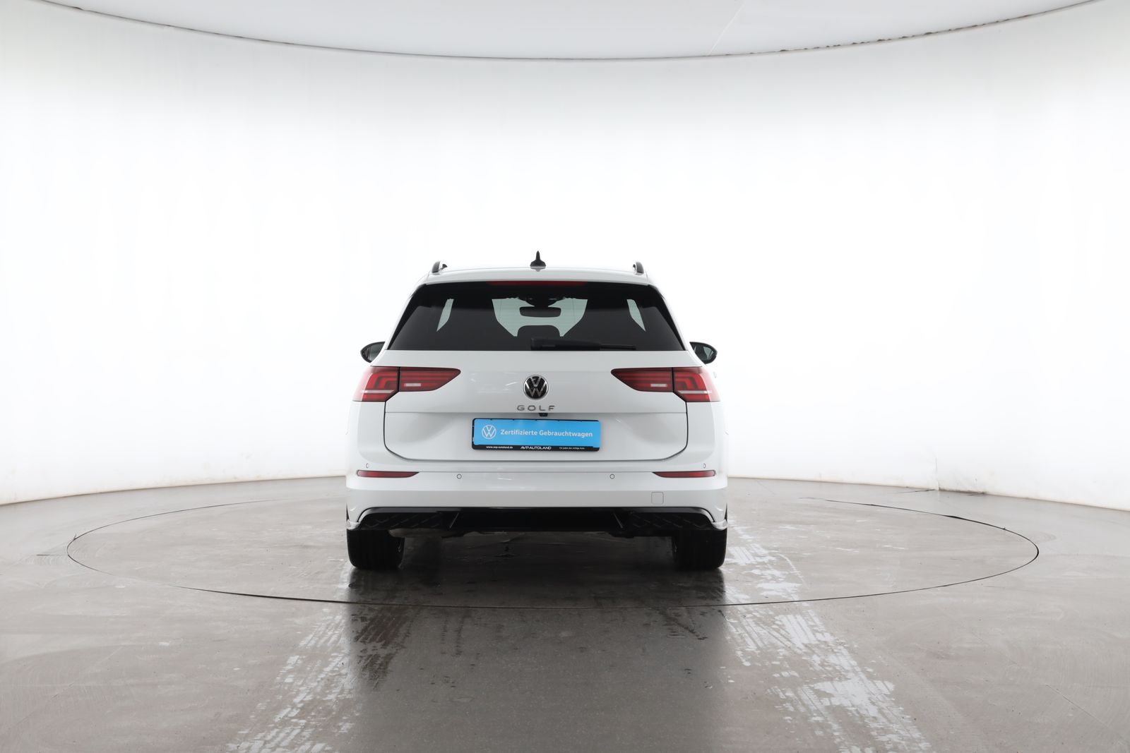 Volkswagen Golf 2025 г. Белый, пробег 13857 км