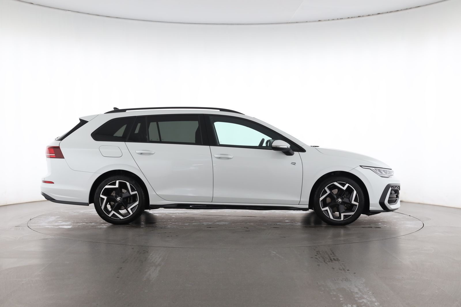 Volkswagen Golf 2025 г. Белый, пробег 13857 км