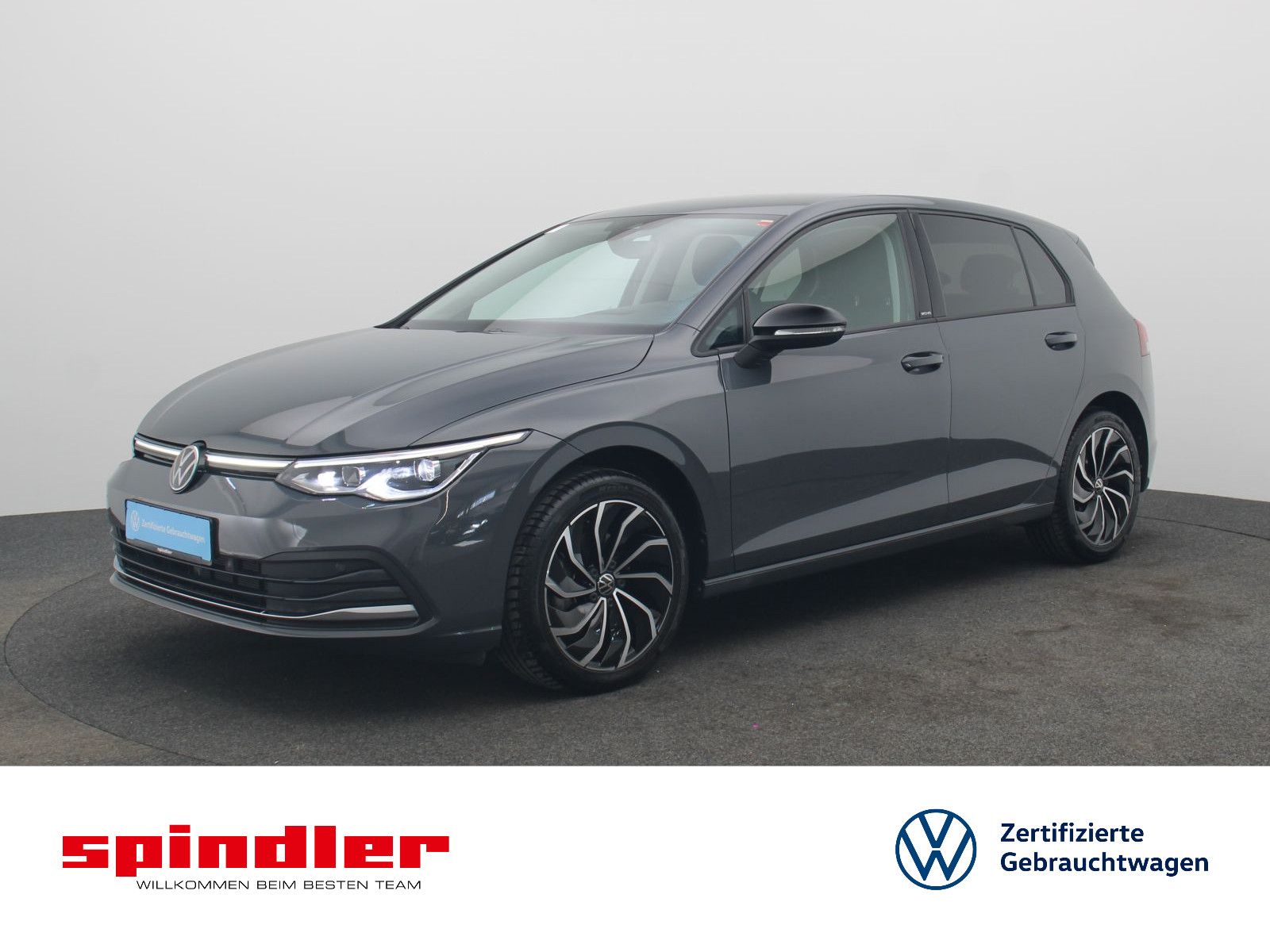 Volkswagen Golf 2023 г. Серый, пробег 24500 км