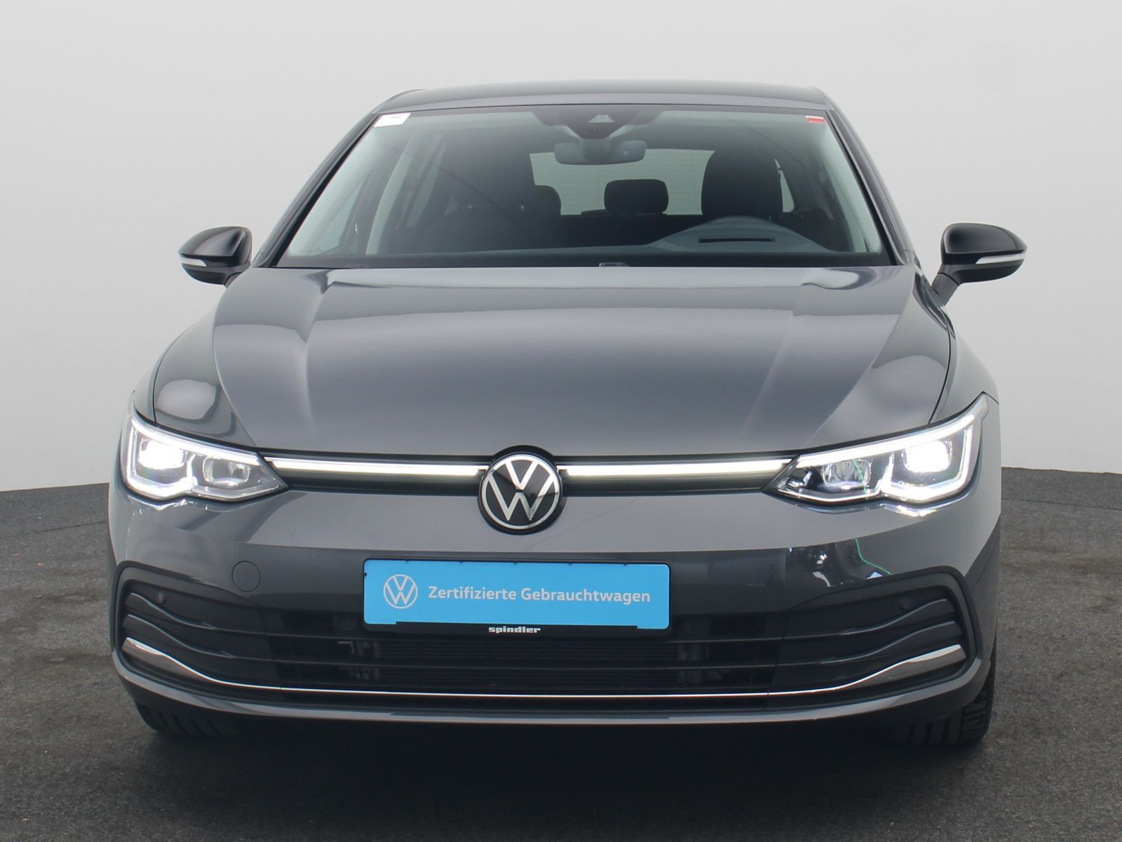 Volkswagen Golf 2023 г. Серый, пробег 24500 км