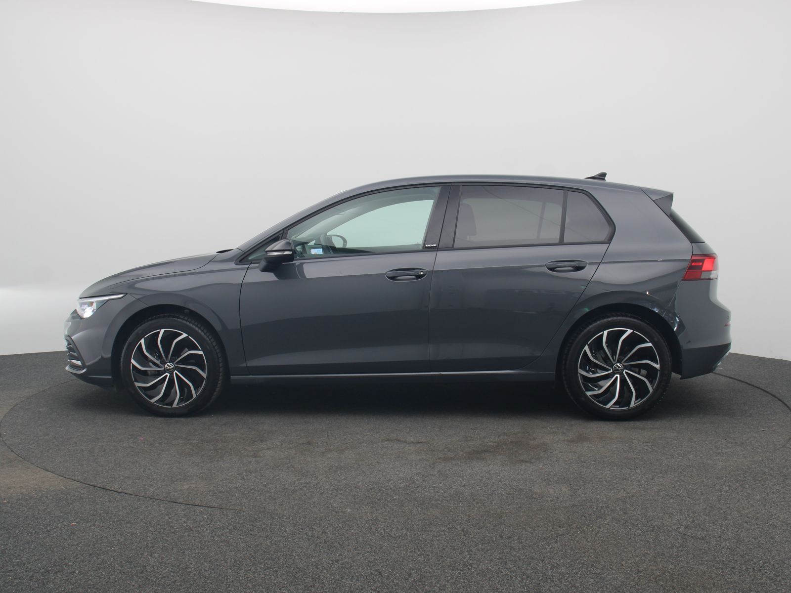 Volkswagen Golf 2023 г. Серый, пробег 24500 км
