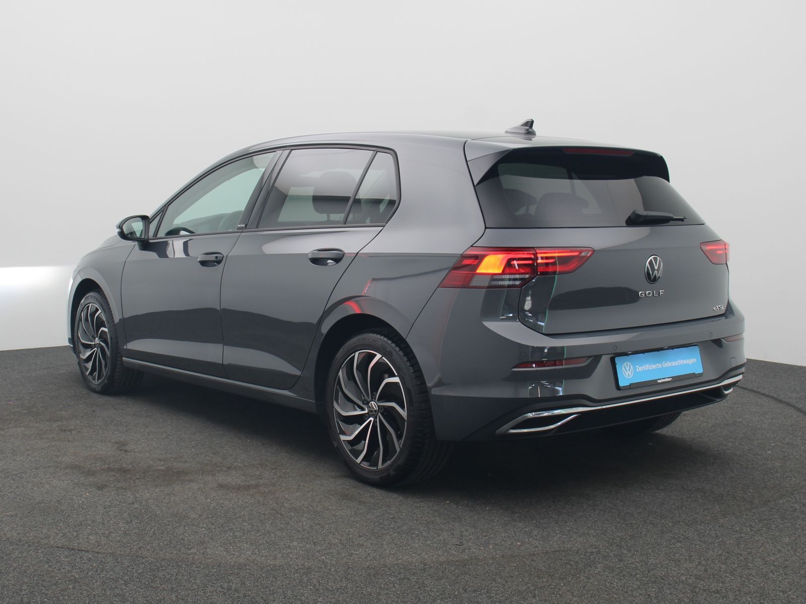 Volkswagen Golf 2023 г. Серый, пробег 24500 км