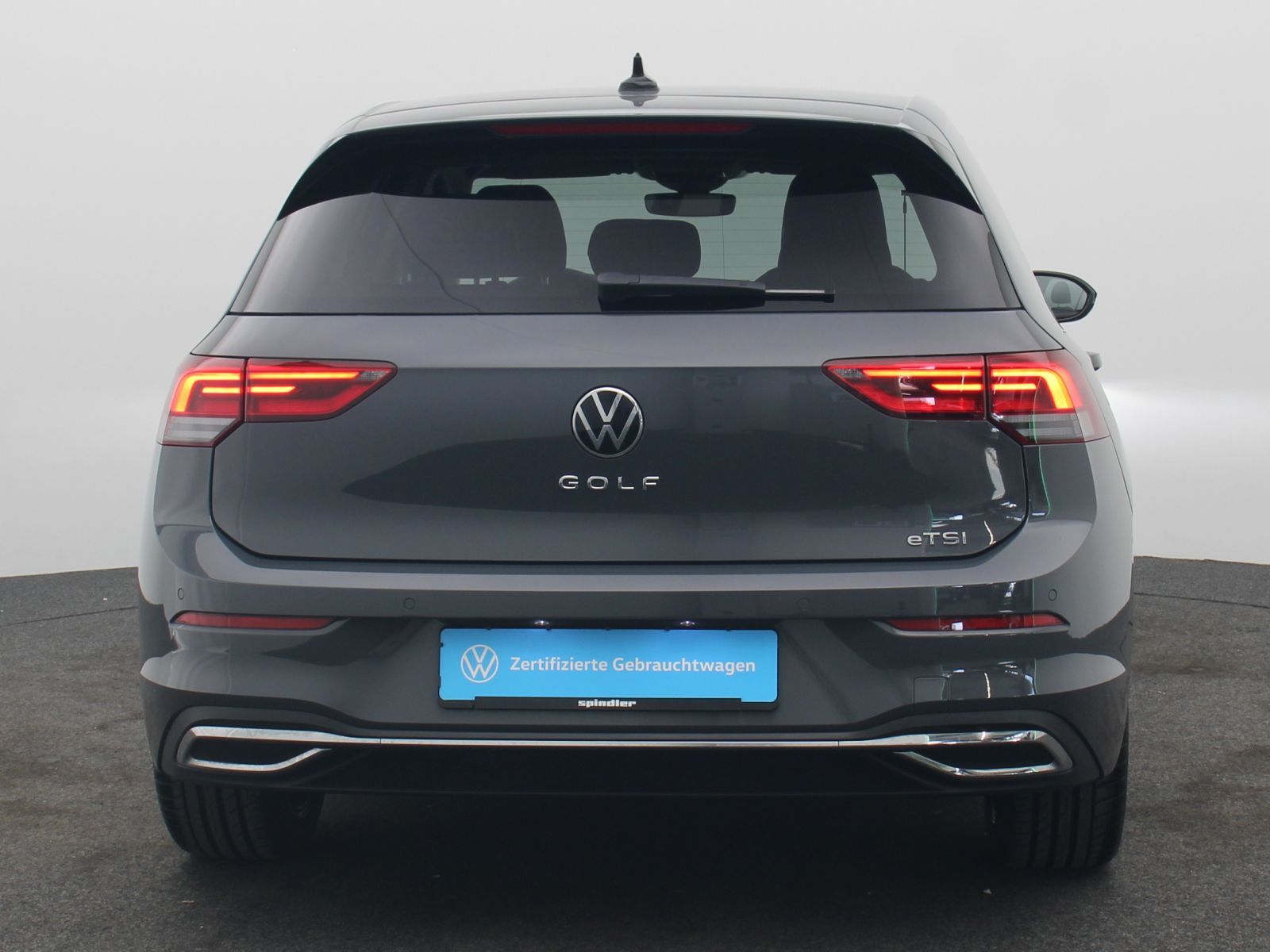 Volkswagen Golf 2023 г. Серый, пробег 24500 км