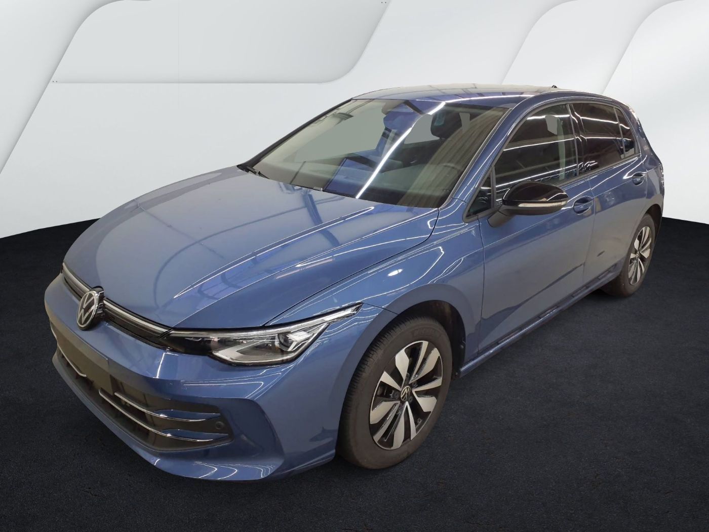 Volkswagen Golf 2025 г. Синий, пробег 25353 км