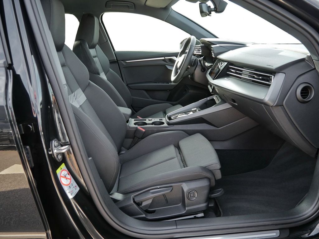 Audi A3 2025 г. Чёрный, пробег 34081 км