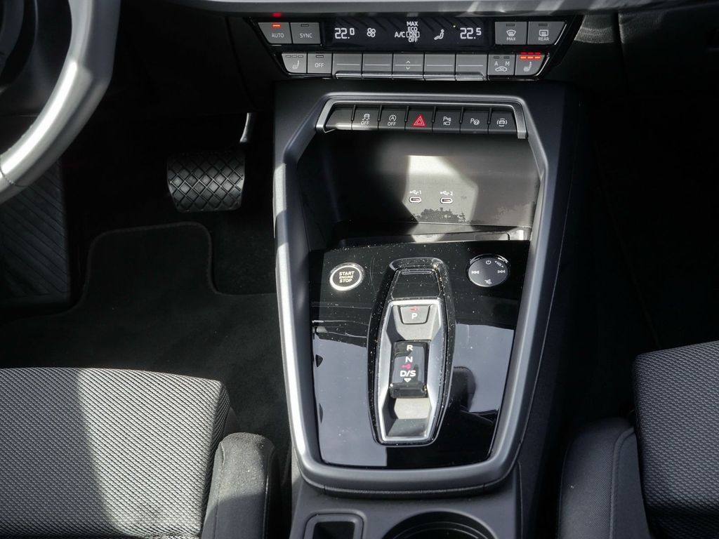 Audi A3 2025 г. Чёрный, пробег 34081 км