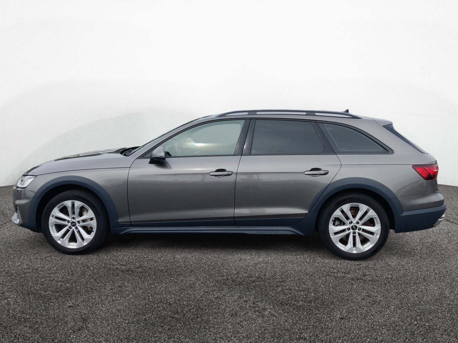 Audi A4 allroad 2022 г. Серый, пробег 53622 км