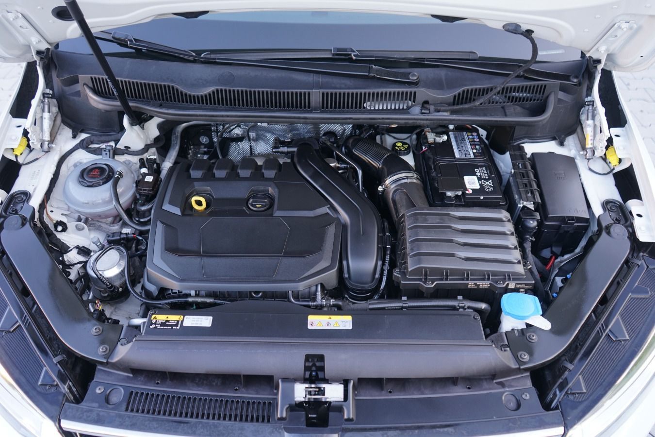 Volkswagen Touran 2022 г. Белый, пробег 59682 км