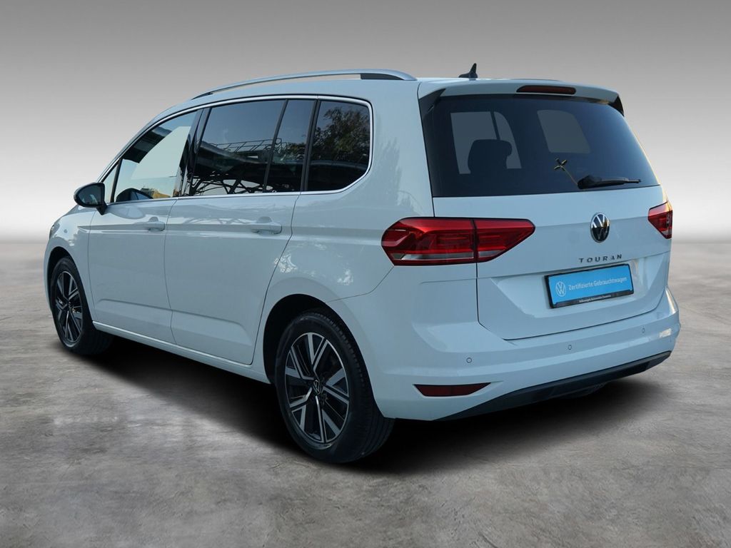 Volkswagen Touran 2022 г. Белый, пробег 59682 км