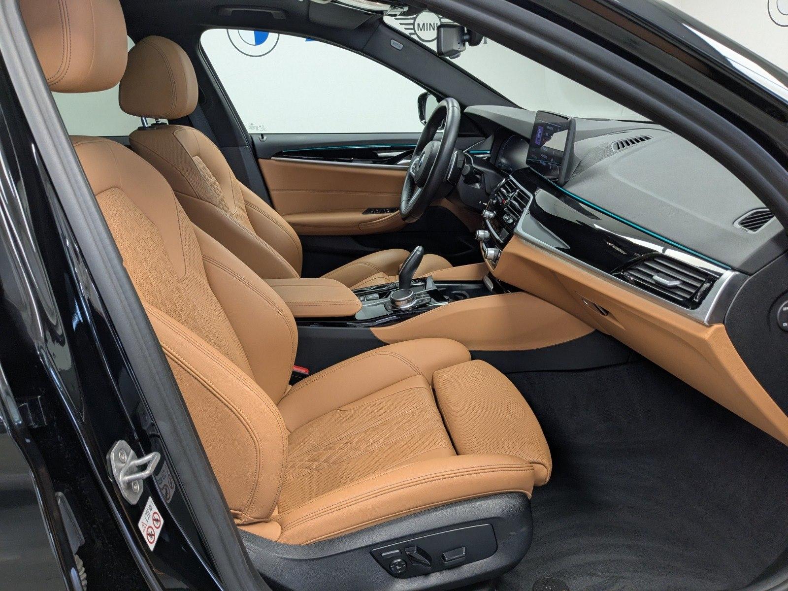 BMW 530 2022 г. Чёрный, пробег 37177 км