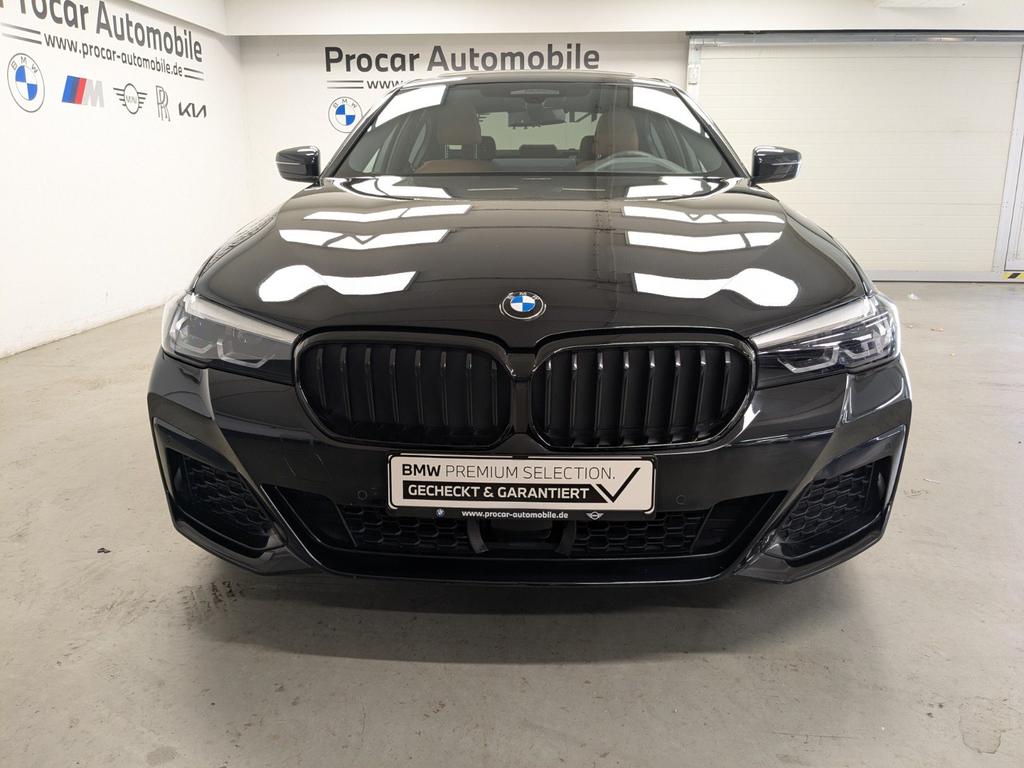 BMW 530 2022 г. Чёрный, пробег 37177 км