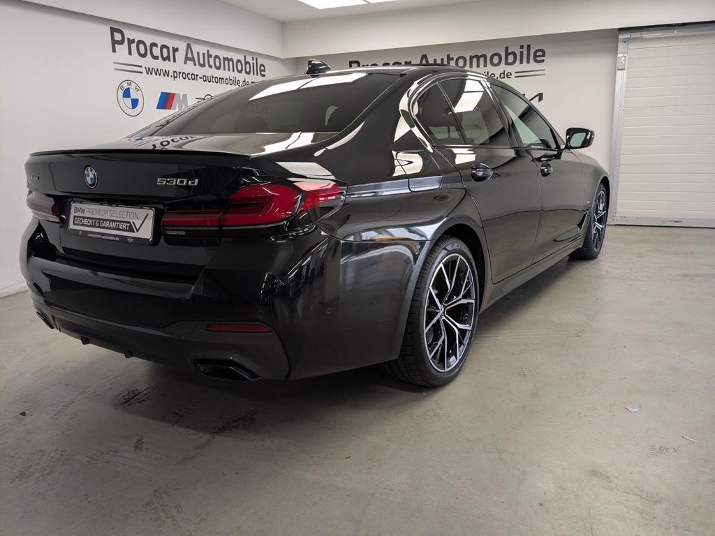 BMW 530 2022 г. Чёрный, пробег 37177 км