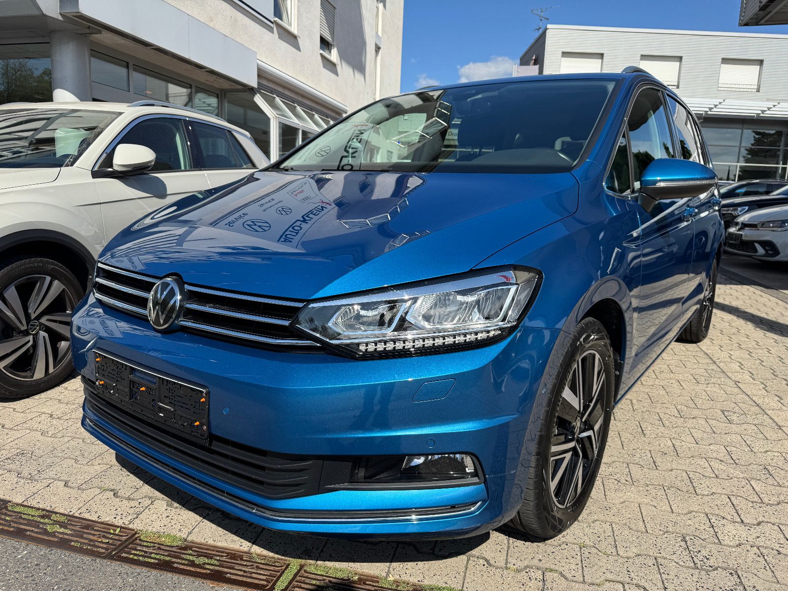 Volkswagen Touran 2023 г. Синий, пробег 57417 км