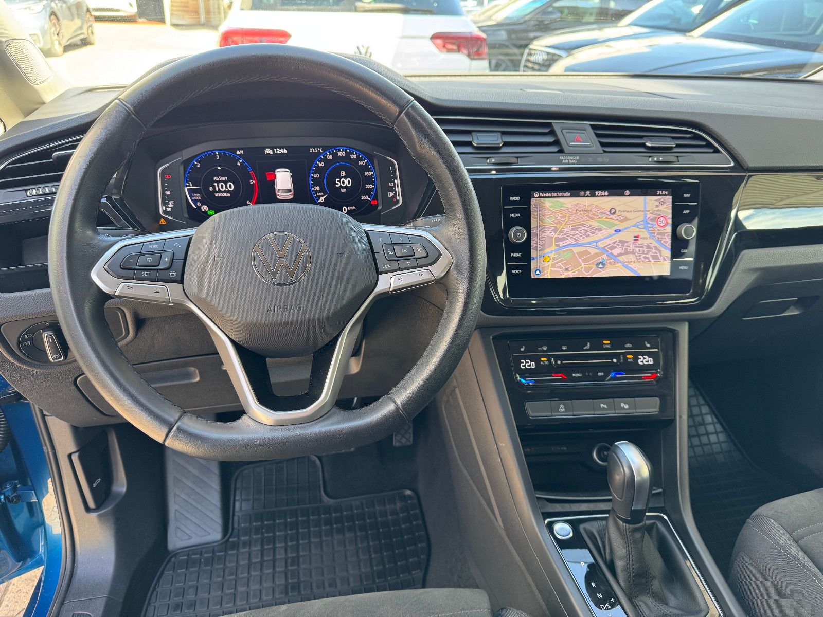 Volkswagen Touran 2023 г. Синий, пробег 57417 км