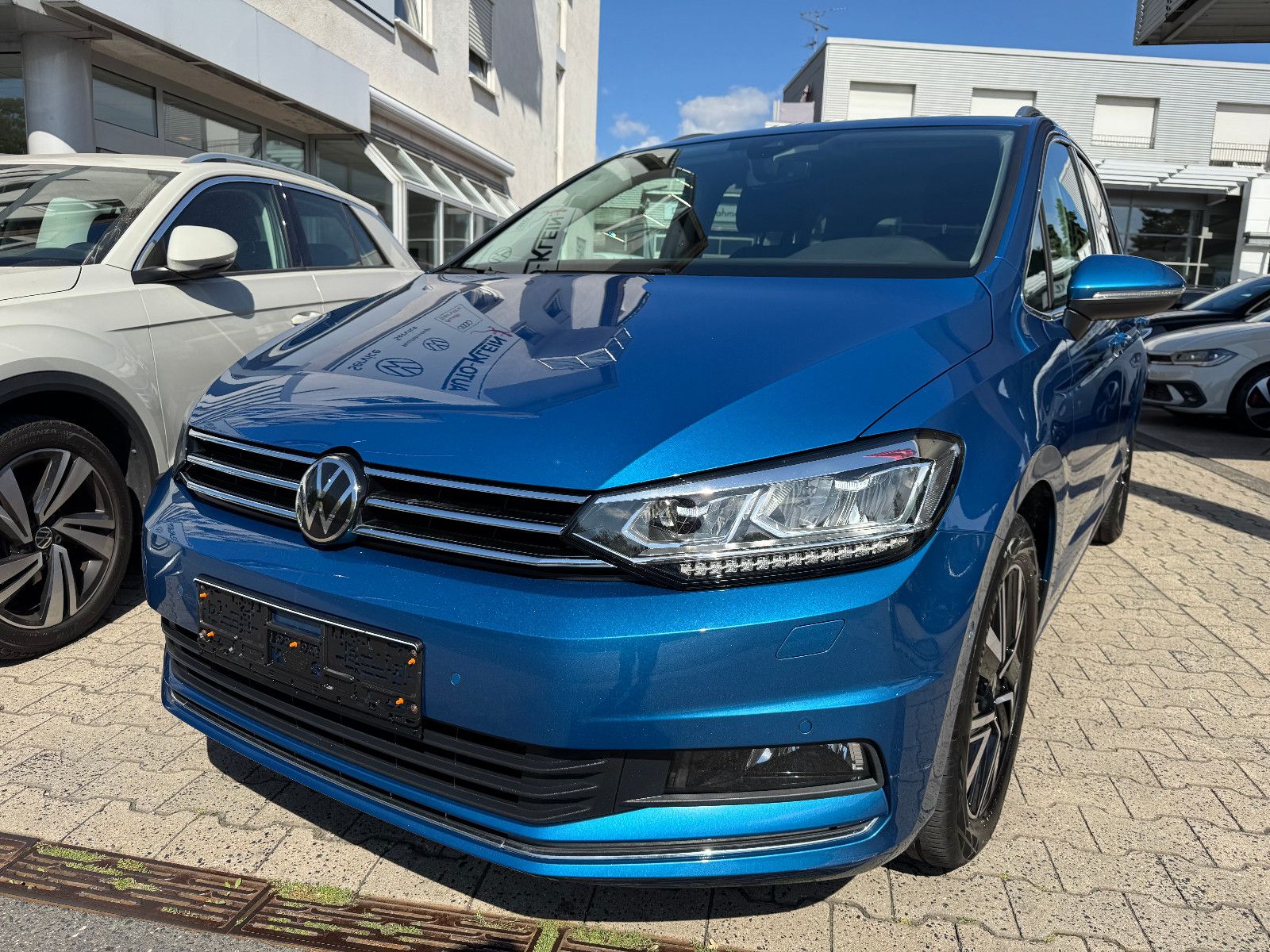 Volkswagen Touran 2023 г. Синий, пробег 57417 км