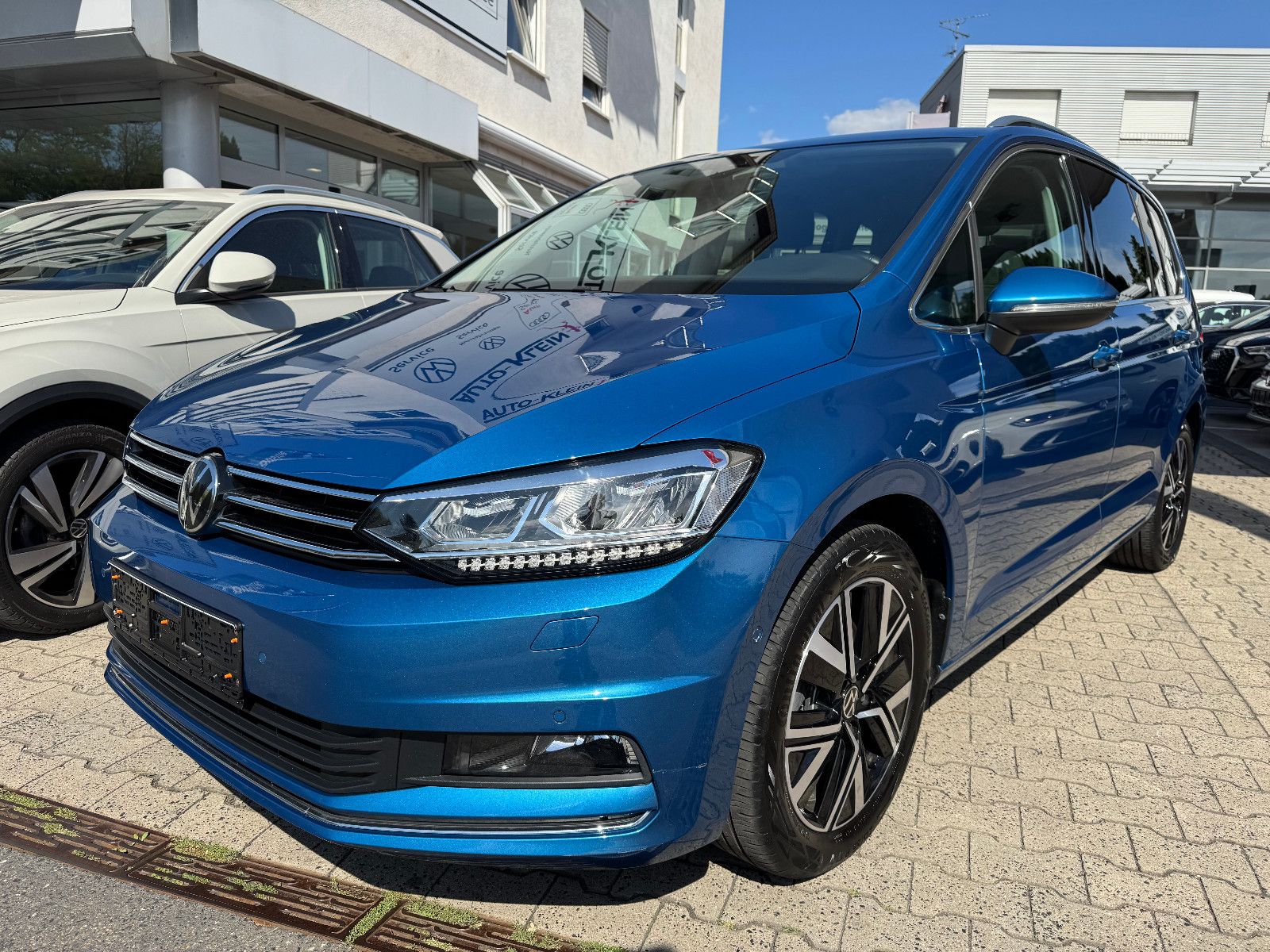 Volkswagen Touran 2023 г. Синий, пробег 57417 км