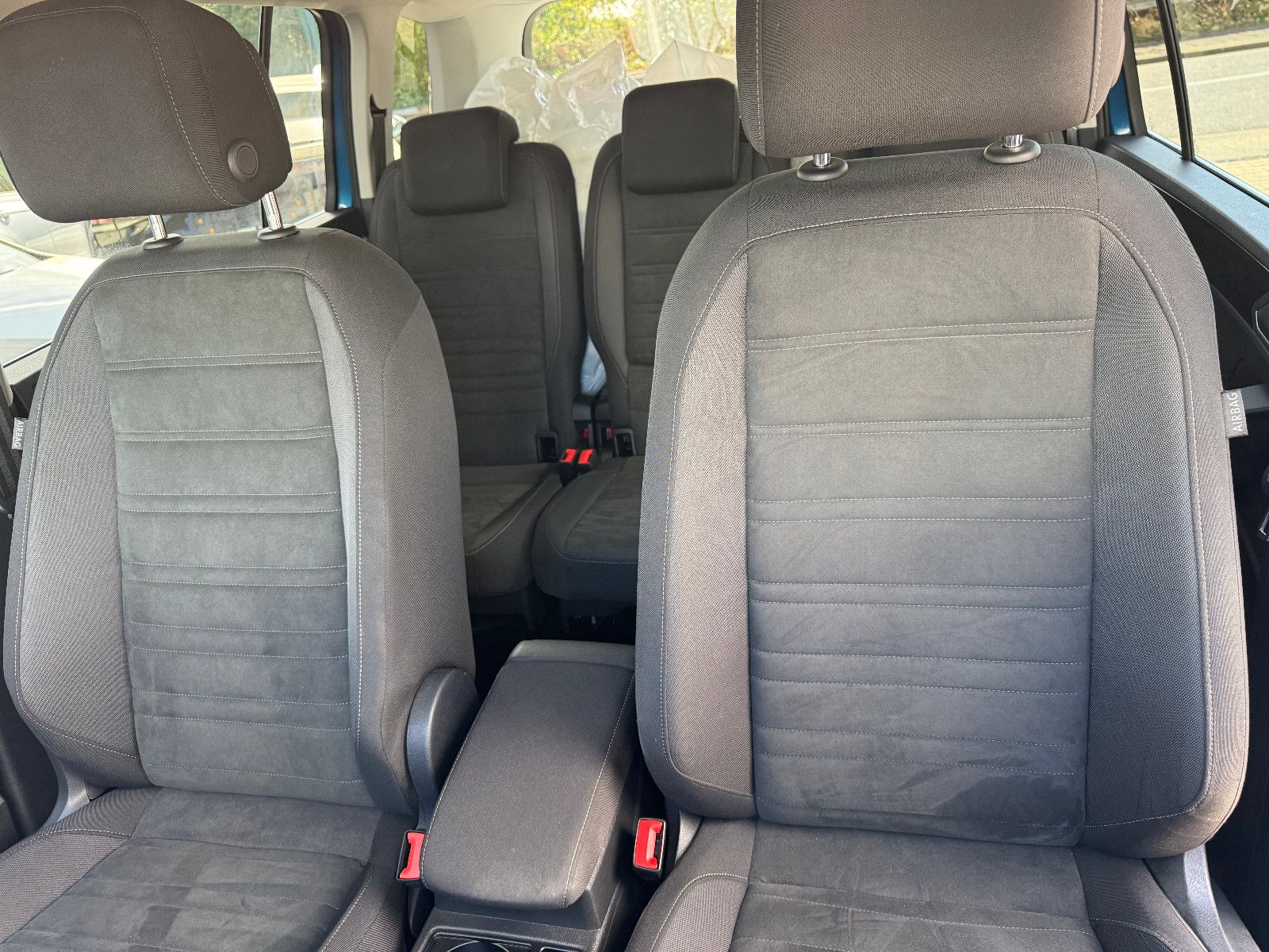 Volkswagen Touran 2023 г. Синий, пробег 57417 км