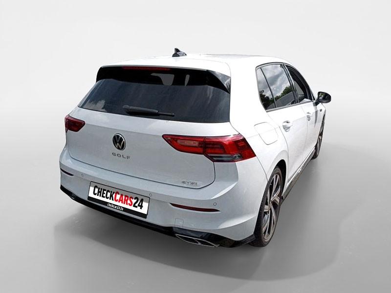 Volkswagen Golf 2024 г. Белый, пробег 39033 км