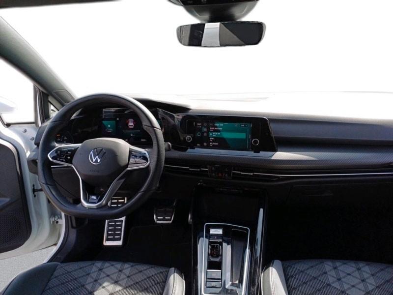 Volkswagen Golf 2024 г. Белый, пробег 39033 км