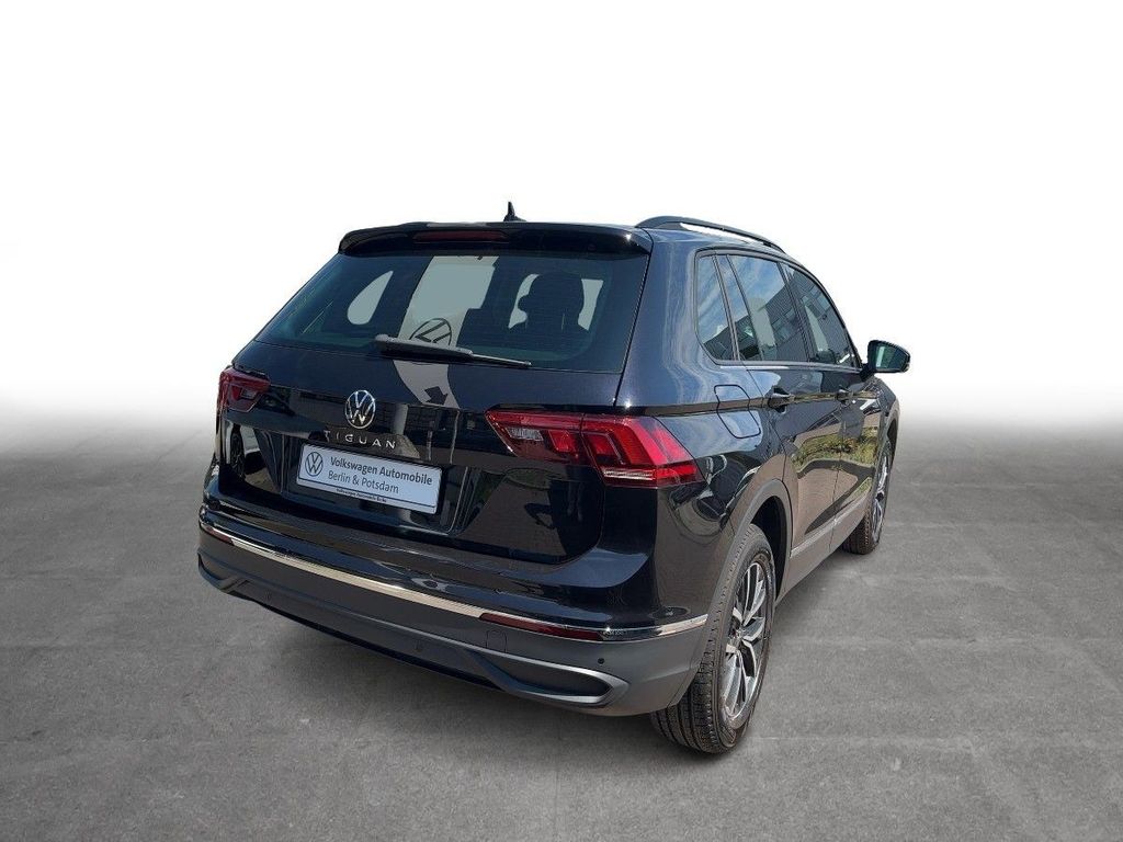 Volkswagen Tiguan 2023 г. Чёрный, пробег 9010 км