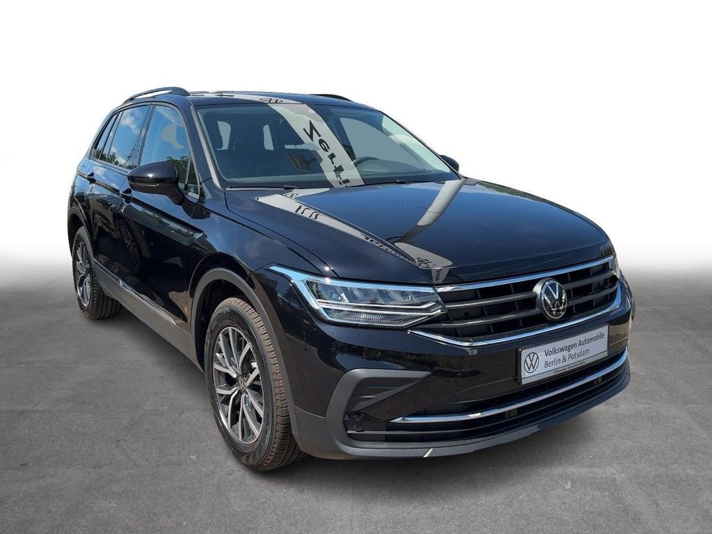 Volkswagen Tiguan 2023 г. Чёрный, пробег 9010 км