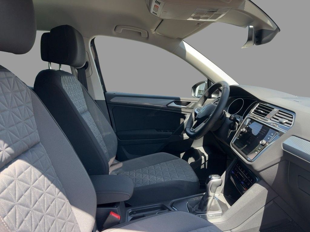 Volkswagen Tiguan 2023 г. Чёрный, пробег 9010 км