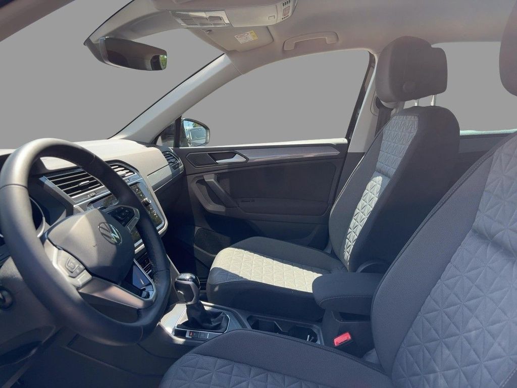 Volkswagen Tiguan 2023 г. Чёрный, пробег 9010 км