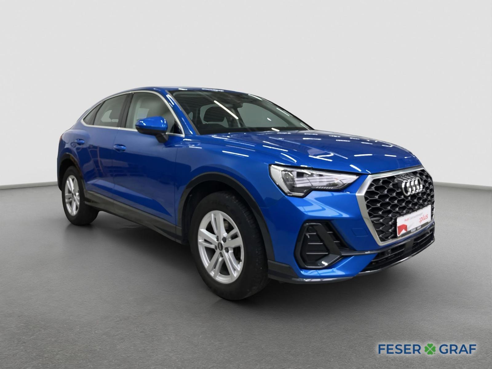Audi Q3 2021 г. Синий, пробег 40590 км