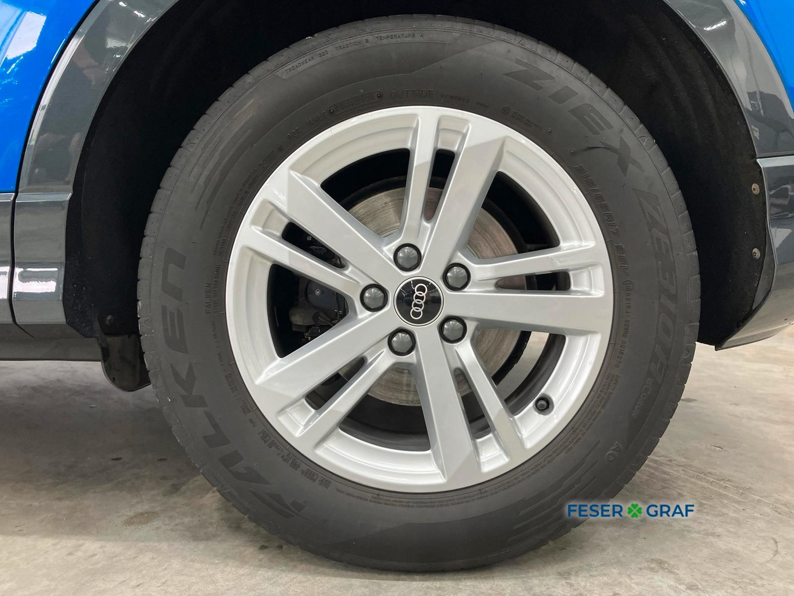 Audi Q3 2021 г. Синий, пробег 40590 км