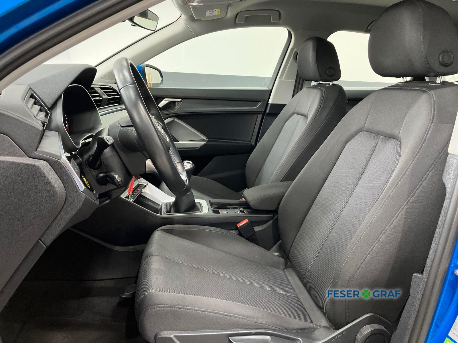 Audi Q3 2021 г. Синий, пробег 40590 км
