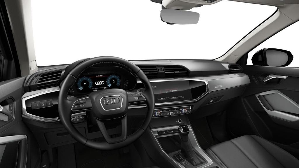 Audi Q3 2022 г. Чёрный, пробег 33080 км