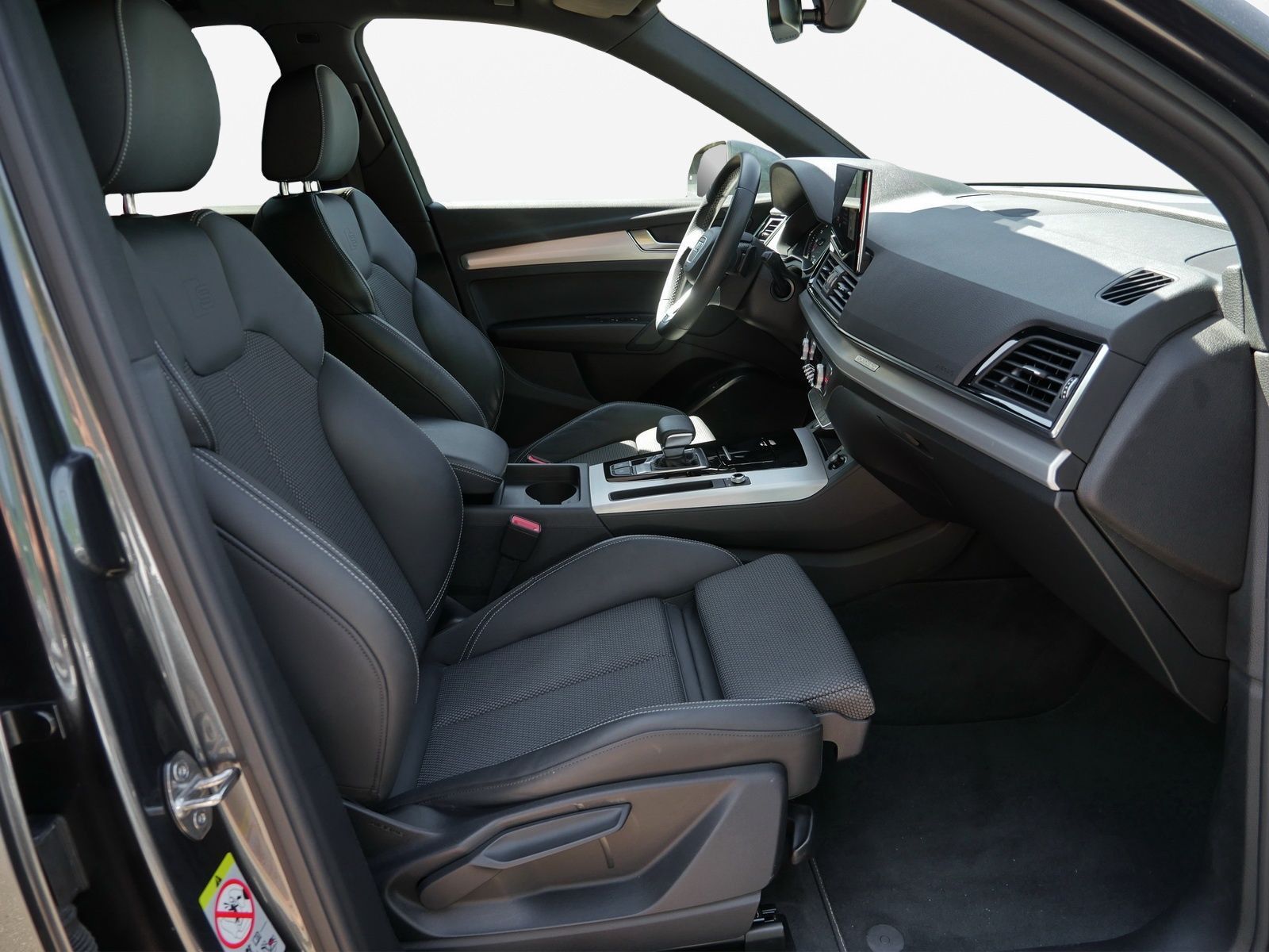 Audi Q5 2023 г. Серый, пробег 45000 км