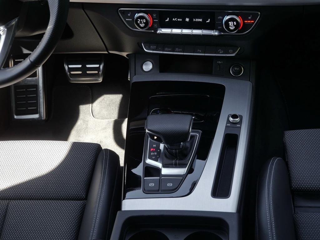 Audi Q5 2023 г. Серый, пробег 45000 км