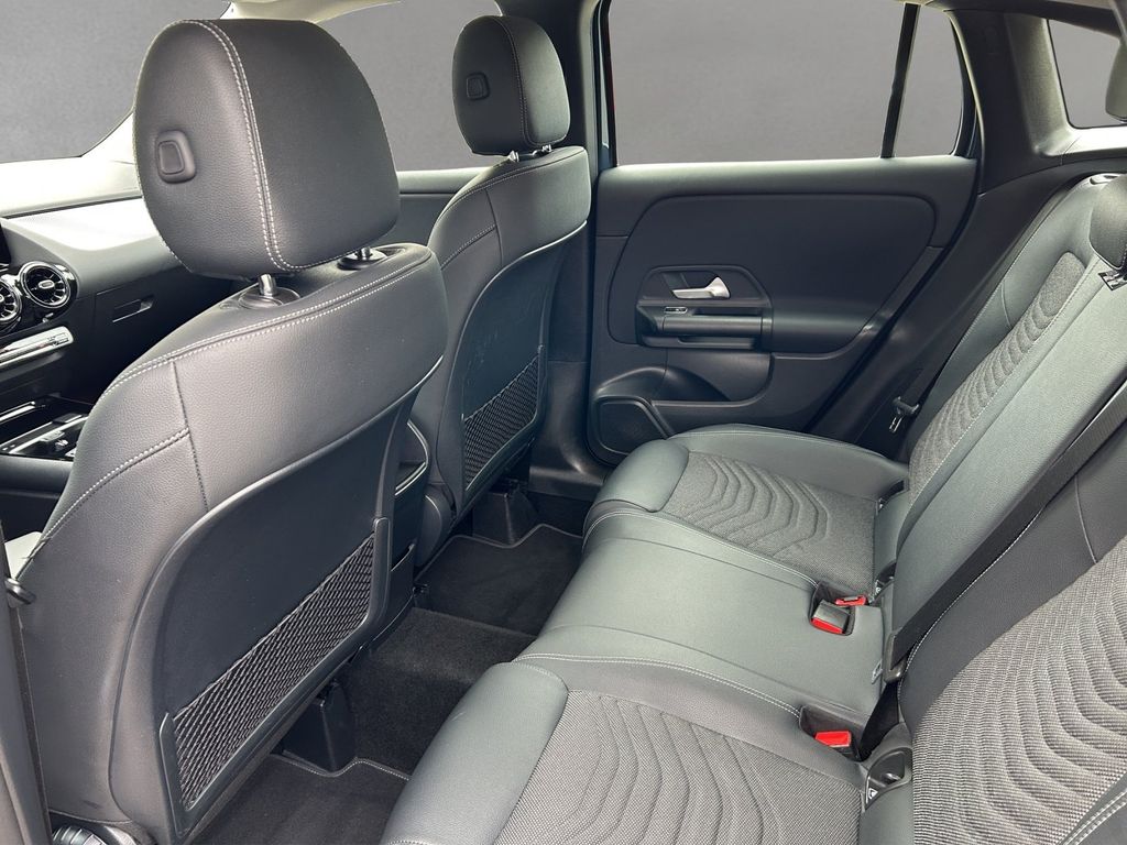 Mercedes-Benz GLA 180 2023 г. Синий, пробег 59715 км