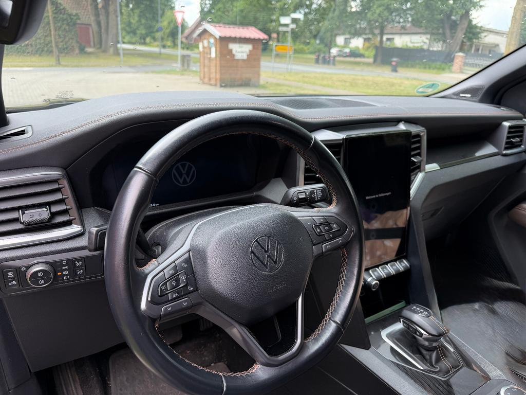 Volkswagen Amarok 2024 г. Чёрный, пробег 53833 км
