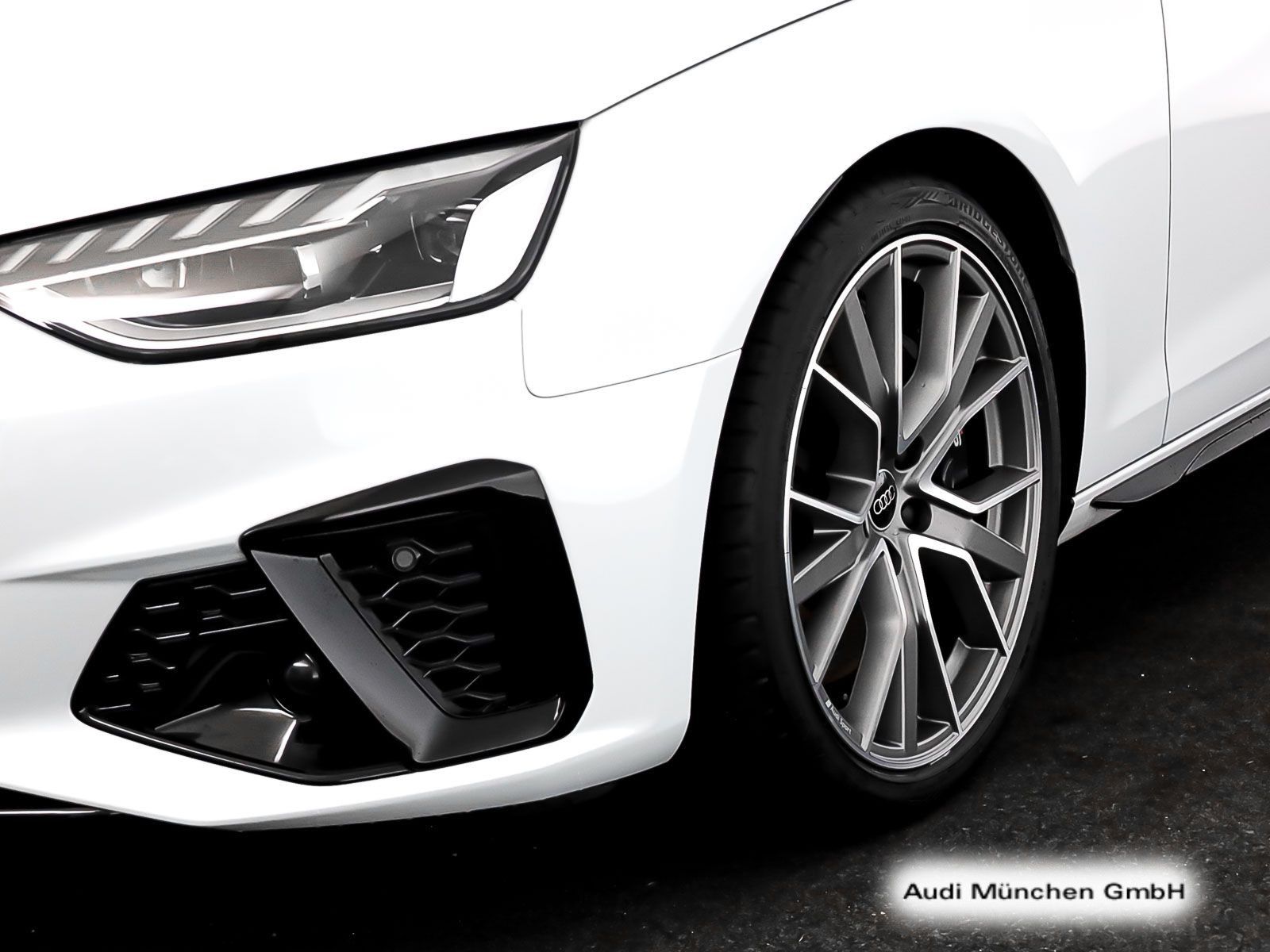 Audi S4 2024 г. Белый, пробег 42378 км