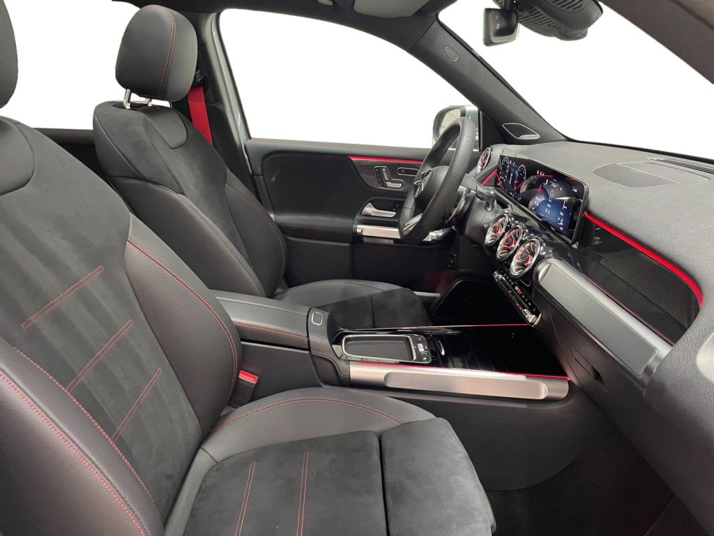 Mercedes-Benz GLB 35 AMG 2025 г. Серебристый, пробег 3308 км