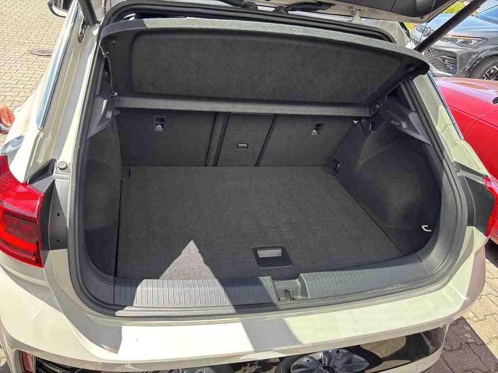 Volkswagen T-Roc 2023 г. Серый, пробег 46800 км