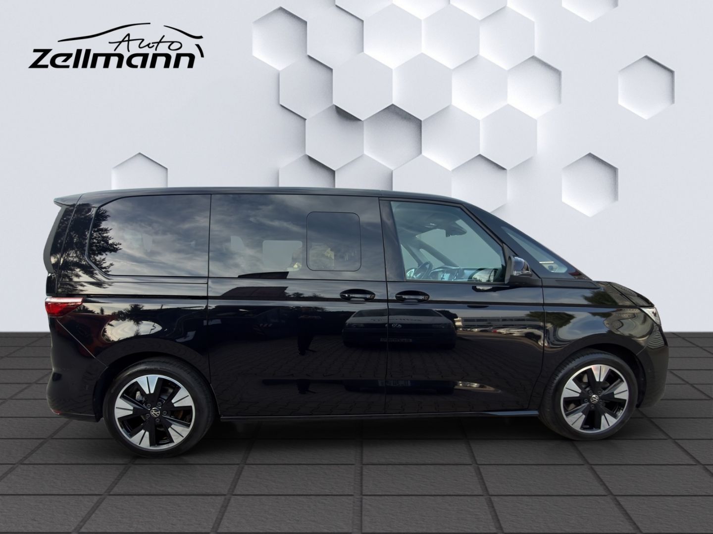 Volkswagen T7 MULTIVAN 2025 г. Чёрный, пробег 24600 км