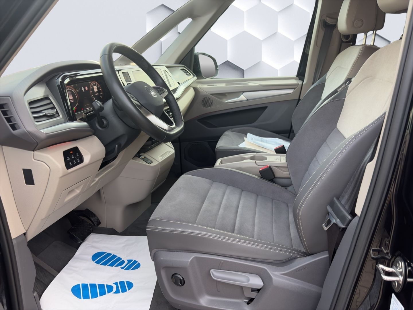 Volkswagen T7 MULTIVAN 2025 г. Чёрный, пробег 24600 км