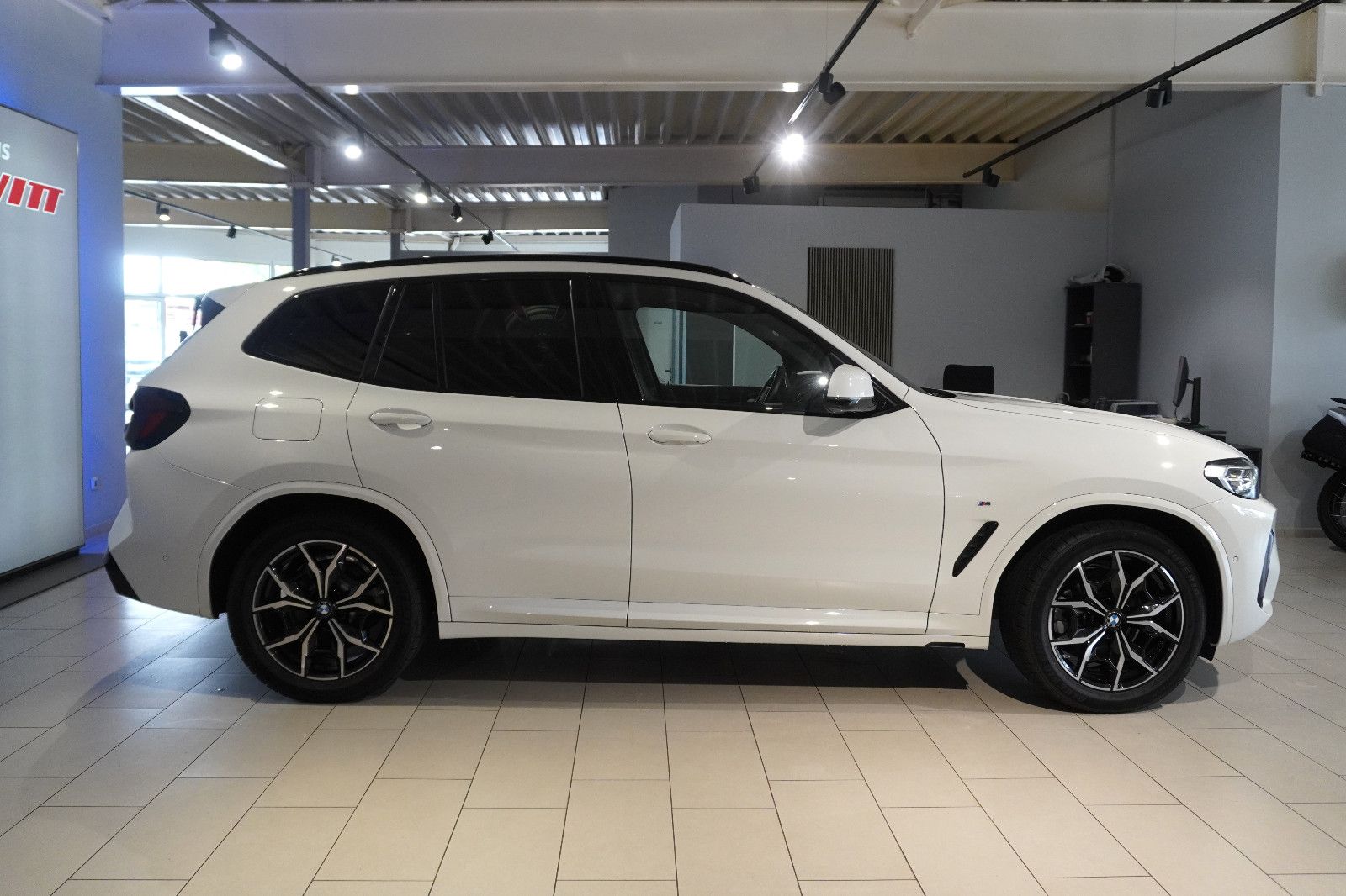 BMW X3 2024 г. Белый, пробег 46330 км