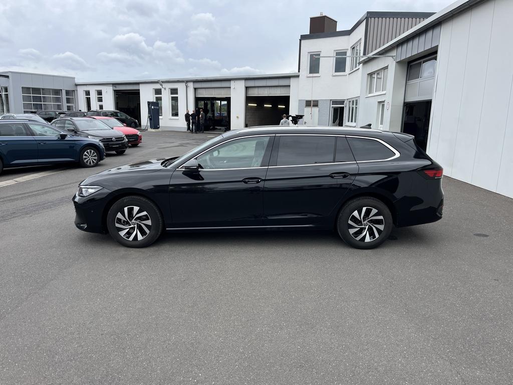 Volkswagen PASSAT VARIANT 2024 г. Чёрный, пробег 49800 км